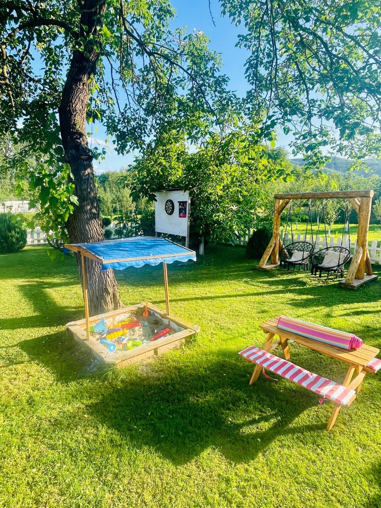 Casa De Sub Deal Densus Exteriör bild